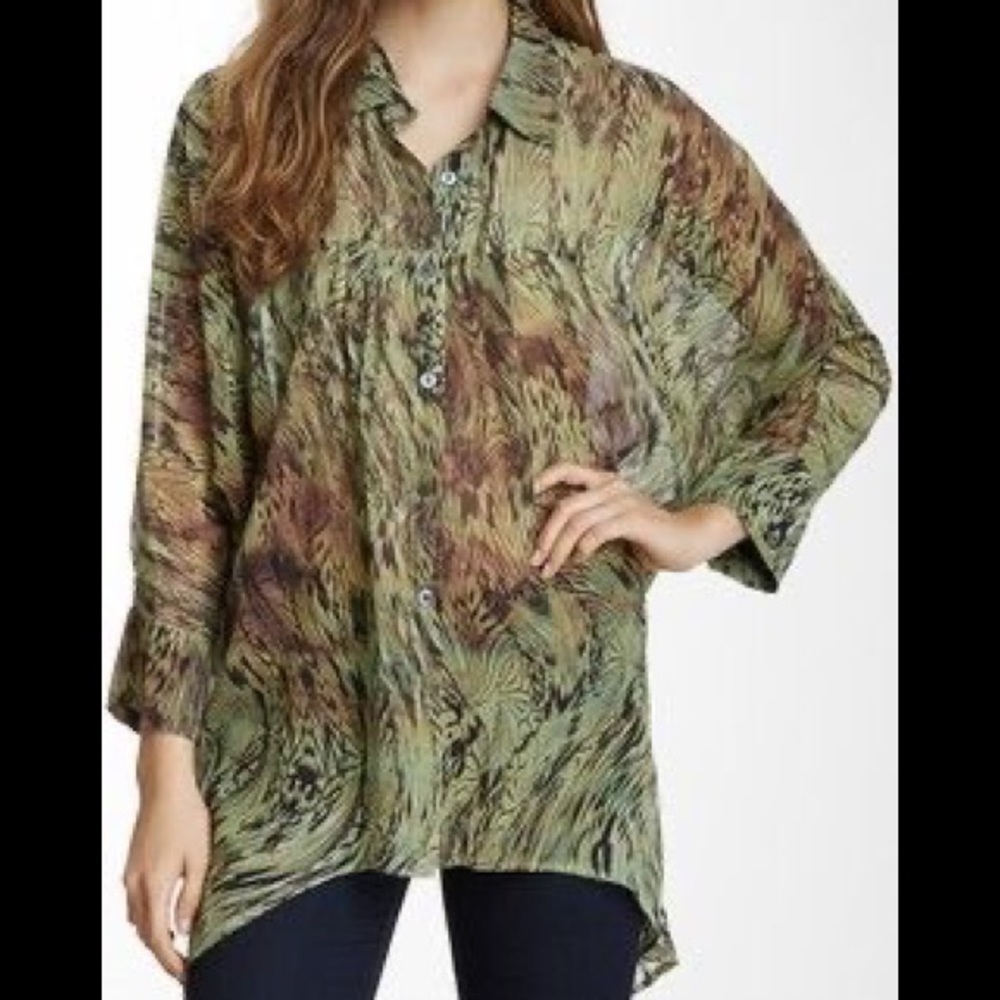 100% silk blouse in jungle green. Size M/L